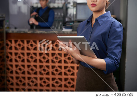 Bar owner 40885739