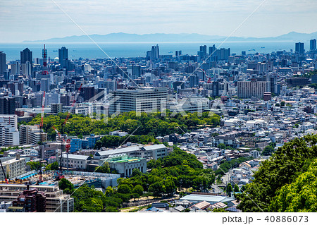 兵庫県神戸市の風景。神戸市中央区から須磨区方面。遠景に淡路島。の写真素材 [40886073] - PIXTA