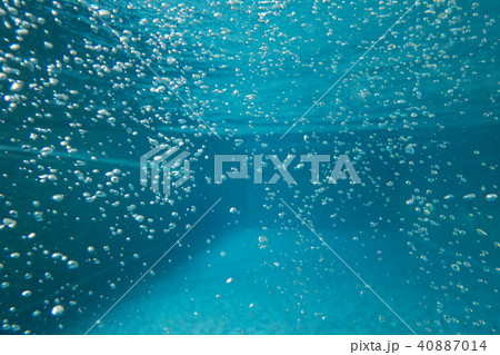UnderWater UnderWater 40887014