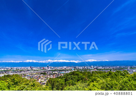 《富山県》富山市・都市風景《北アルプスを一望》 40888801