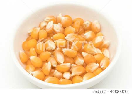 ポップコーンカーネル: Yellow Popcorn kernels  40888832