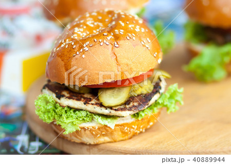 Delicious and juicy burger 40889944