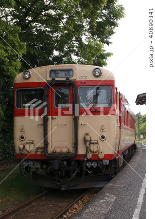 上総中野駅に停車中のいすみ鉄道急行（キハ28） 40890341