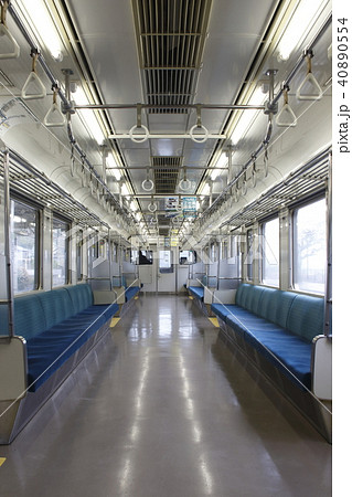 上越線高崎口の211系（電車内） 40890554