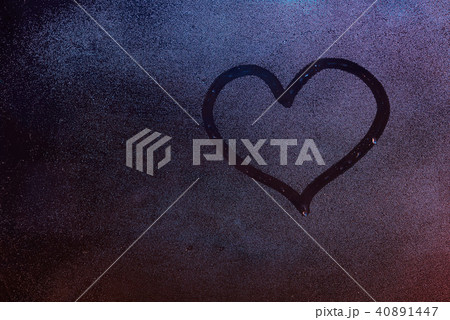 Heart shape drawing 40891447