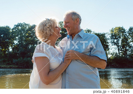 Romantic senior couple enjoying a healthy and active lifestyle outdoors 40891846