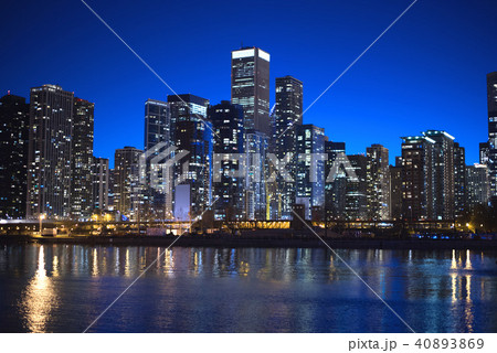 シカゴ摩天楼の夜景の写真素材