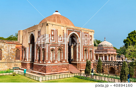 Alai Darwaza and Imam Zamin Tomb at the Qutb Complex in Delhi, India Alai Darwaza and Imam Zamin Tomb at the Qutb Complex in Delhi, India 40894160