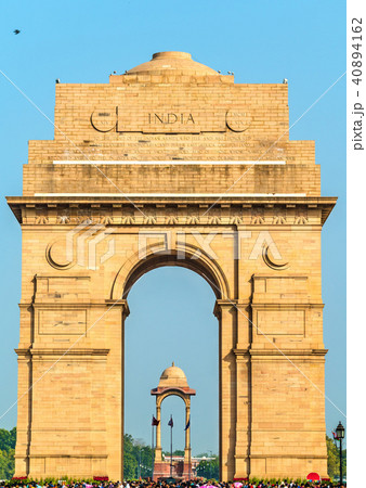 The India Gate, a war memorial in New Delhi, India 40894162