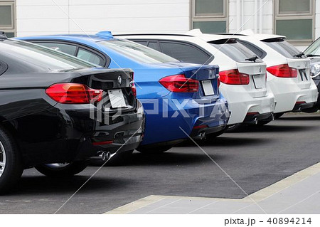 販売店に並ぶクルマ　輸入車　BMW 40894214