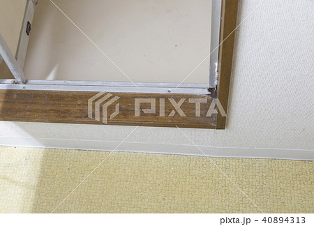 住宅・リフォーム・ビフォー・アフター素材・ユニットバスのドア枠・ビフォー・解体前 40894313