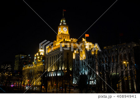 上海　黄浦区　外灘（ワイタン）地区　江海関(中央） 山東一路沿いの夜景 40894941