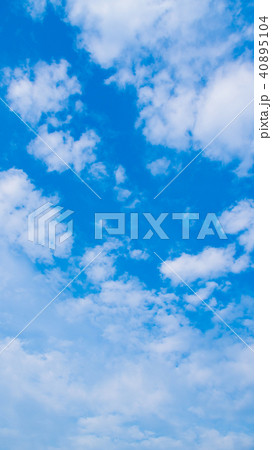 5月の空と雲（縦） 40895104