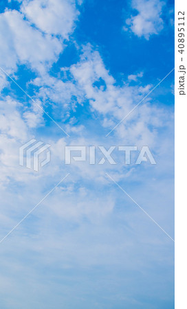 5月の空と雲（縦） 40895112