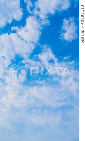 5月の空と雲（縦） 40895113