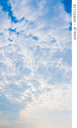 5月の空と雲（縦） 40895118