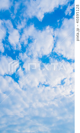5月の空と雲（縦） 40895128