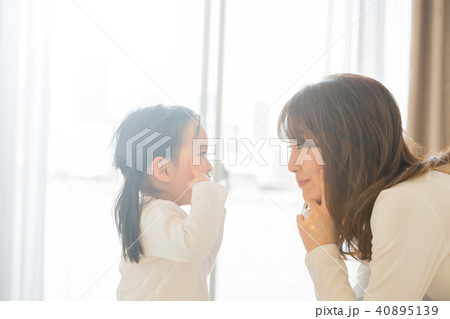家族、親子、母子、母娘、笑顔 40895139