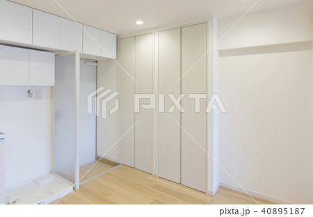 マンション　玄関収納　イメージ　扉閉じた状態 40895187