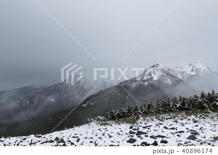 編笠山山頂から眺める八ヶ岳主稜線 40896174