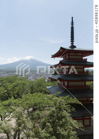 新倉山浅間公園より富士山を望む 五重塔 新倉山浅間公園より富士山を望む 五重塔 40896178