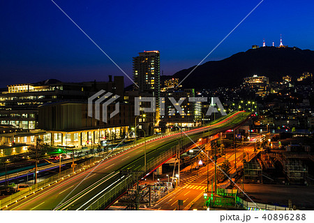 長崎市街地（旭大橋と稲佐山）の夜景　【長崎県長崎市】 40896288