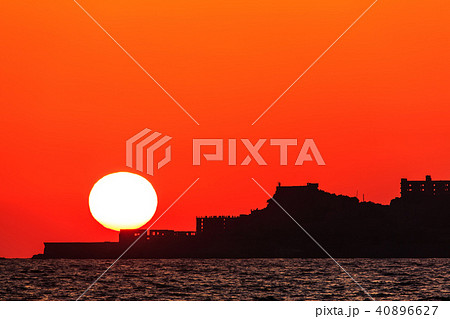 軍艦島の夕陽　ながさきサンセットロード　【長崎県長崎市高浜町】 40896627