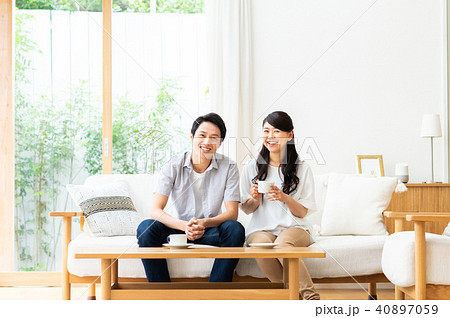 若い夫婦 40897059