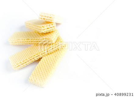 バニラサンドウエハース　白背景 40899231