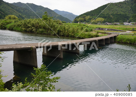 四万十川上流の沈下橋 40900085