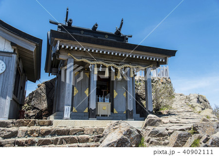 山頂の石鎚神社 山頂の石鎚神社 40902111