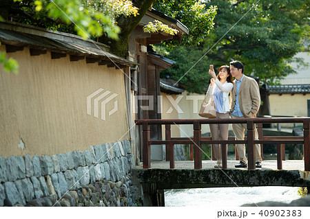 ミドルカップル 旅行 イメージ ミドルカップル 旅行 イメージ 40902383