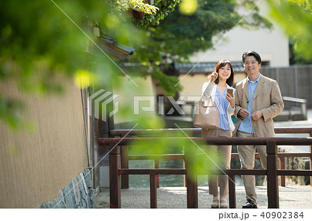 ミドルカップル 旅行 イメージ ミドルカップル 旅行 イメージ 40902384