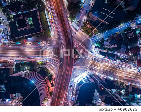 円形交差点の空撮夜景 円形交差点の空撮夜景 40902635
