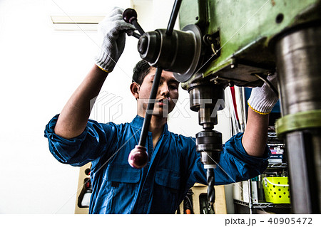若いものづくり技術者 40905472