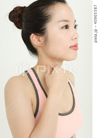 ツボ　指圧　（風邪　阿是穴） 40905587