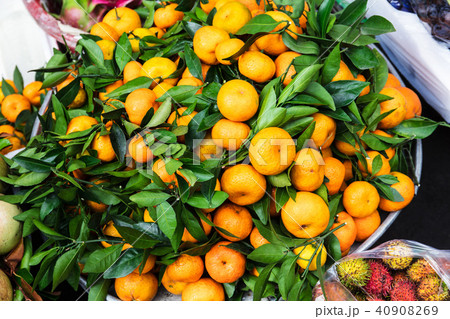 ripe tangerines 40908269
