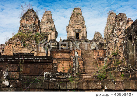 Pre Rup temple ruins at Angkor wat 40908407