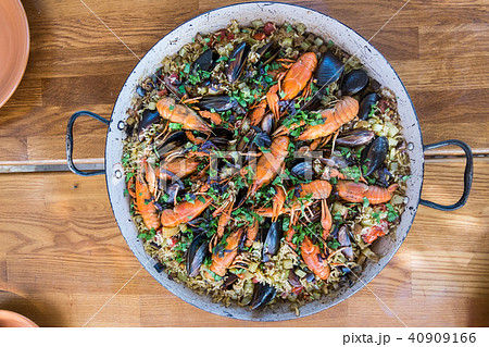 Seafood paella with mussels and crayfish Seafood paella with mussels and crayfish 40909166