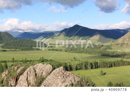View of the mountain village of Elo, Altai, Russia View of the mountain village of Elo, Altai, Russia 40909778
