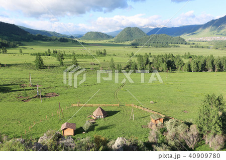 View of the mountain village of Elo, Altai, Russia View of the mountain village of Elo, Altai, Russia 40909780
