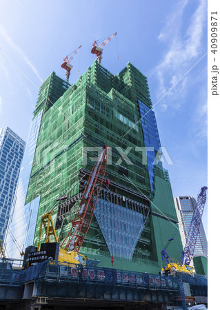 渋谷駅再開発 ビル群 クレーンの写真素材