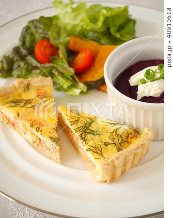 スモークサーモンとディルのキッシュランチ　 40910618