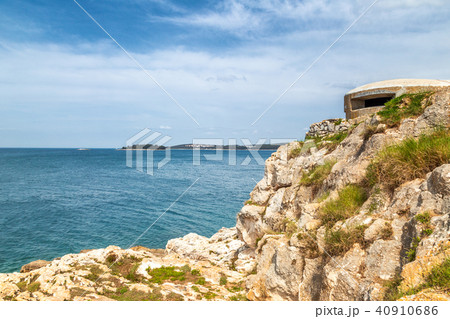 Rocky coast with shelter in Rovinj. 40910686