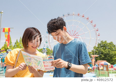 遊園地 人物 男女 遊園地 人物 男女 40912572