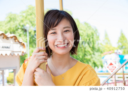 遊園地 人物 女性 遊園地 人物 女性 40912750