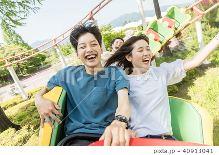 遊園地　人物　男女 40913041