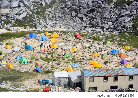 信州の木曽駒ケ岳のテント場　トレッキング キャンプ 山小屋 岩場 夏休み アウトドア 登山  40913384