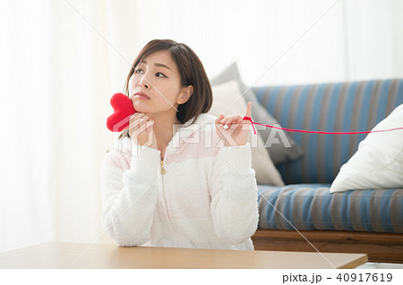 ルームウェア・女性・ソファ 40917619