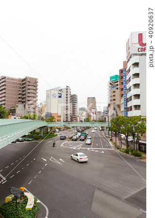 新神戸 加納町の歩道橋と街並みの写真素材